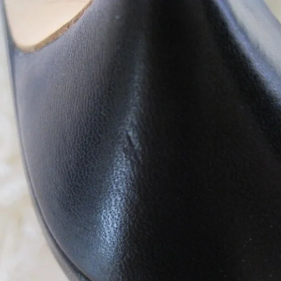 Authentic Carolina Herrera Insignia Sling Back Pumps - Picture 10 of 10